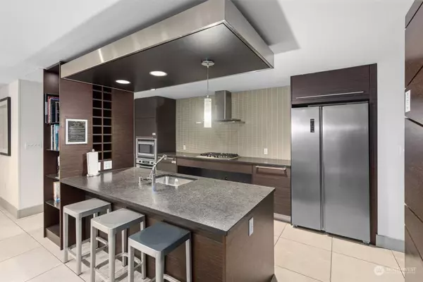 820 Blanchard ST #1008, Seattle, WA 98121