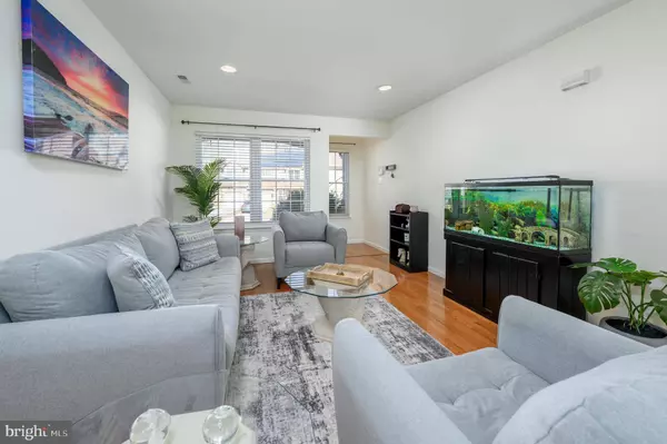 8 EDDLEWOOD PL, Mount Laurel, NJ 08054