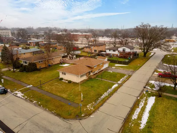 10459 S 81st Avenue, Palos Hills, IL 60465