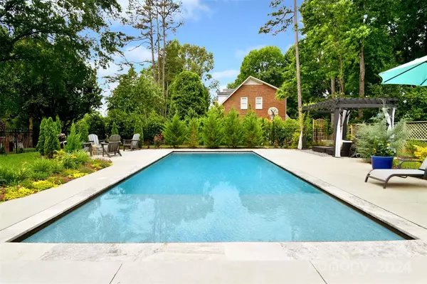 8516 Brownes Pond LN, Charlotte, NC 28277