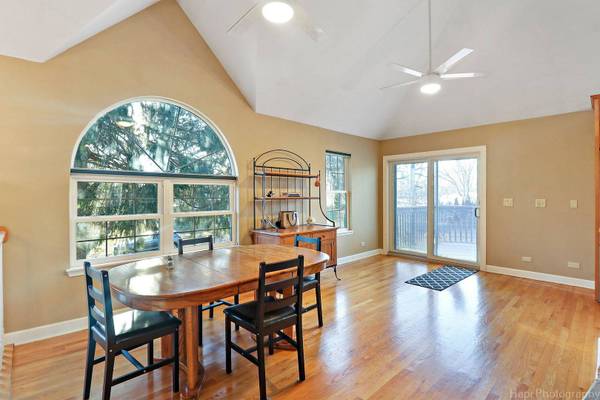 1100 Geringer RD, Algonquin, IL 60102