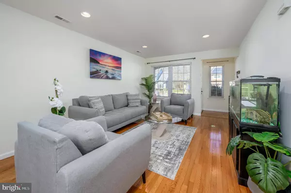 8 EDDLEWOOD PL, Mount Laurel, NJ 08054