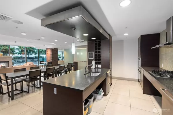 820 Blanchard ST #1008, Seattle, WA 98121