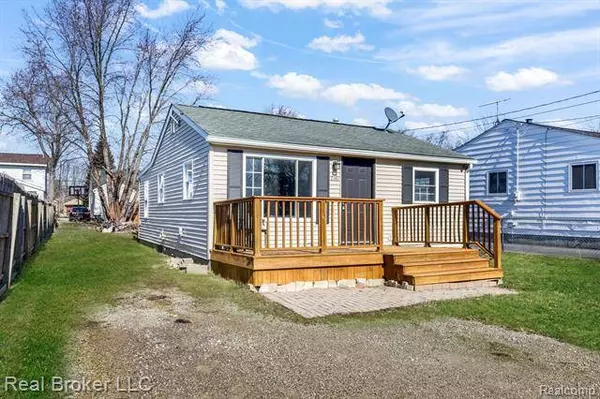 2141 E WILLIAMSON Street, Burton, MI 48529