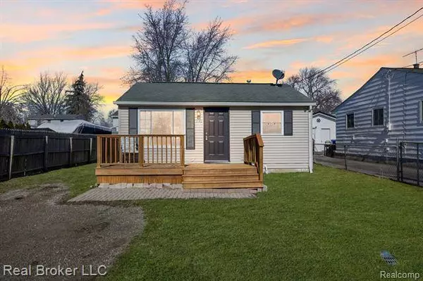 2141 E WILLIAMSON Street, Burton, MI 48529