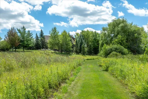 7475 Farmhill DR, Minnetrista, MN 55364