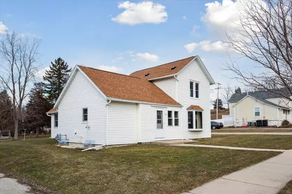 318 Franklin Street, Genoa City, WI 53128