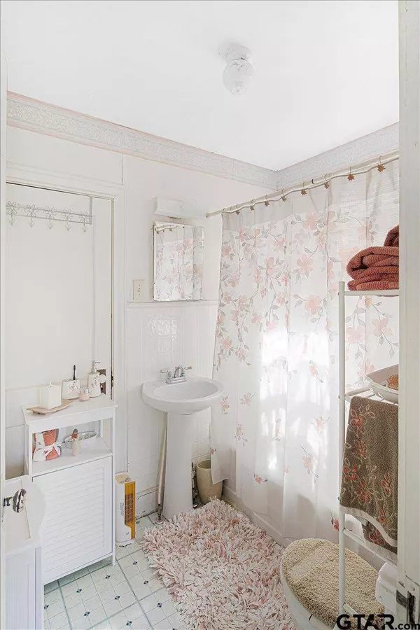 304 S Price St, Troup, TX 75789