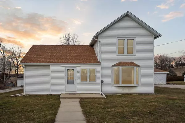 318 Franklin Street, Genoa City, WI 53128