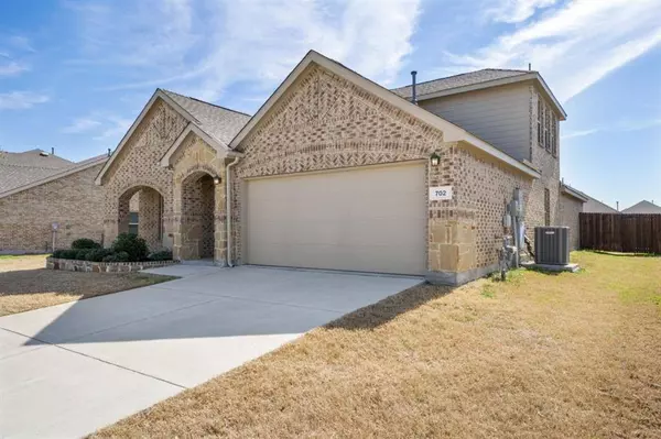 702 Pearl Way, Arlington, TX 76002