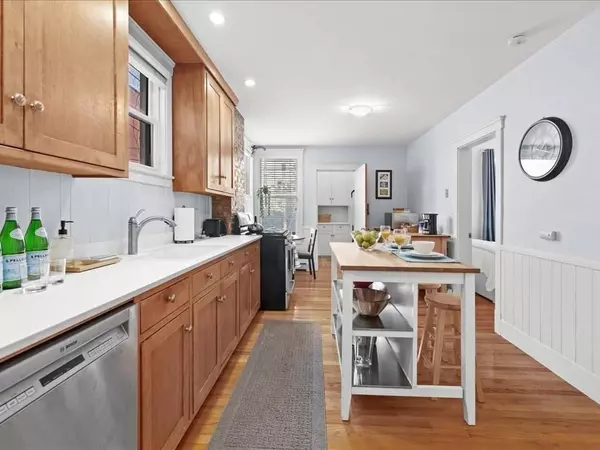 556 E 5th St #1, Boston, MA 02127