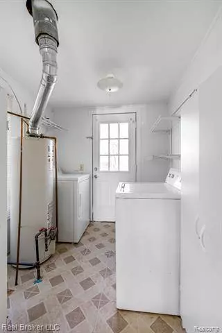 2141 E WILLIAMSON Street, Burton, MI 48529