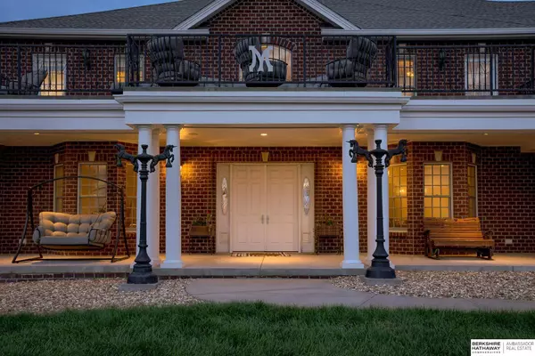 8707 N 96 Street, Omaha, NE 68122