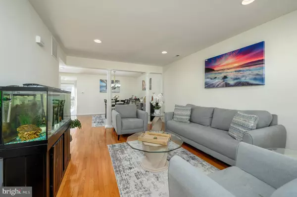 8 EDDLEWOOD PL, Mount Laurel, NJ 08054