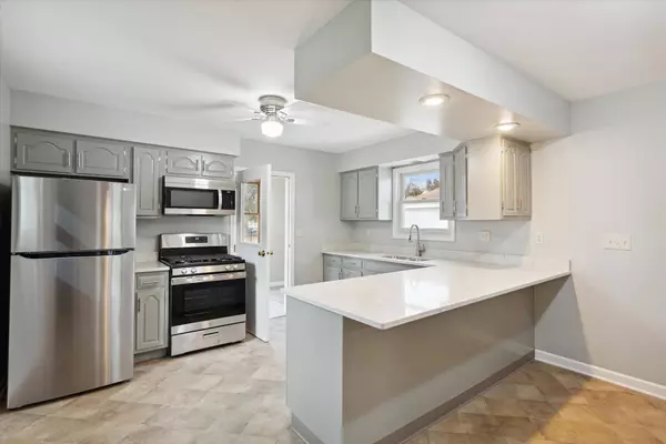 318 Franklin Street, Genoa City, WI 53128