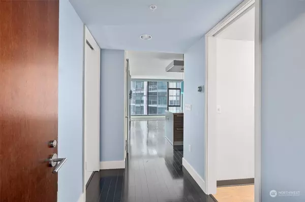 820 Blanchard ST #1008, Seattle, WA 98121