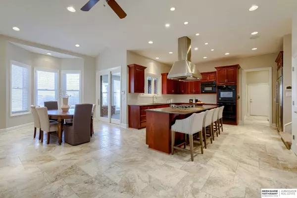 8707 N 96 Street, Omaha, NE 68122