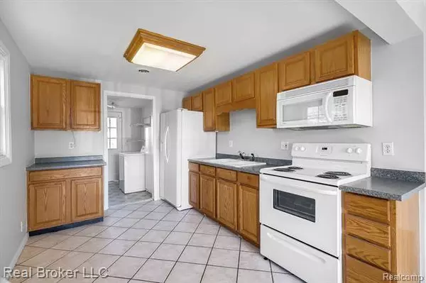 2141 E WILLIAMSON Street, Burton, MI 48529