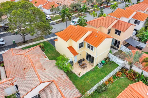 894 SW 179th Ave, Pembroke Pines, FL 33029