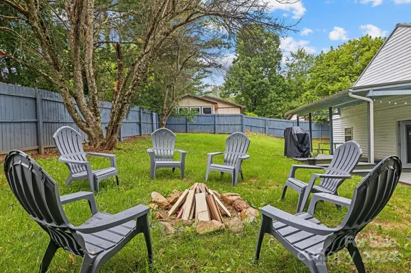 209 Scottlynn DR, Asheville, NC 28806