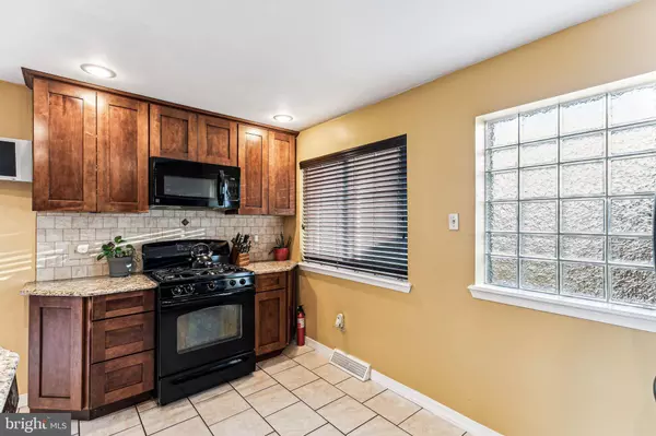 657 ARTWOOD DR, Philadelphia, PA 19115