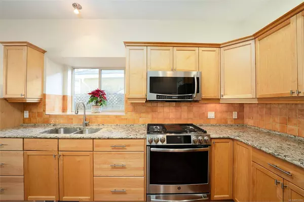 6230 Garside Rd, Nanaimo, BC V9T 6H9