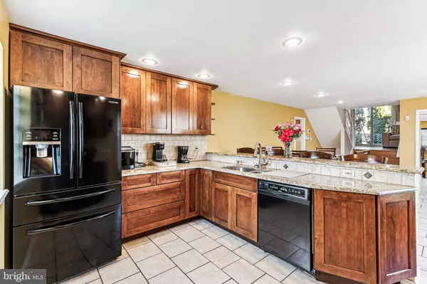 657 ARTWOOD DR, Philadelphia, PA 19115