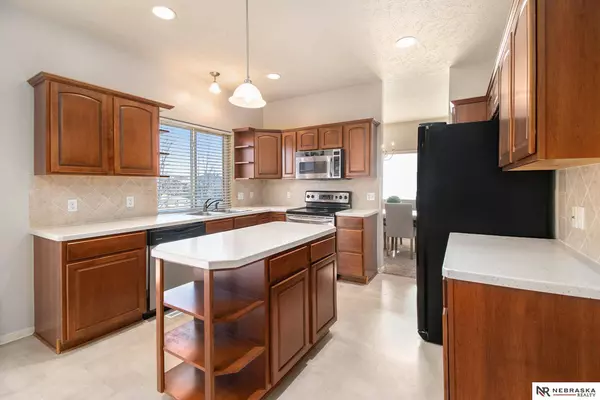 16313 Grand Avenue, Omaha, NE 68116