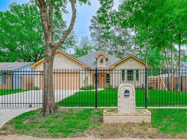 10534 Hollyglen DR, Houston, TX 77016