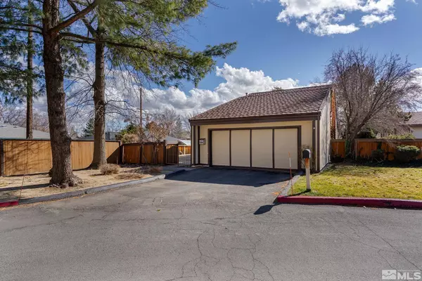 698 E Riverview Circle, Reno, NV 89509