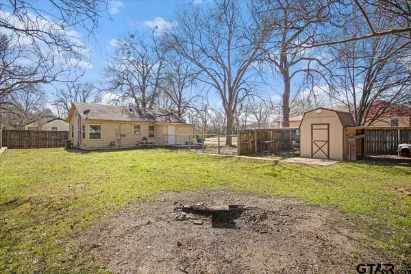 301 E Bradford St, Troup, TX 75789