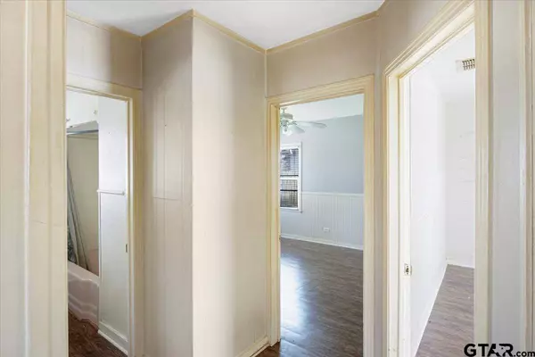 301 E Bradford St, Troup, TX 75789