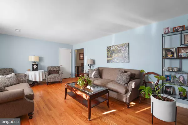 597 10TH AVE, Warminster, PA 18974