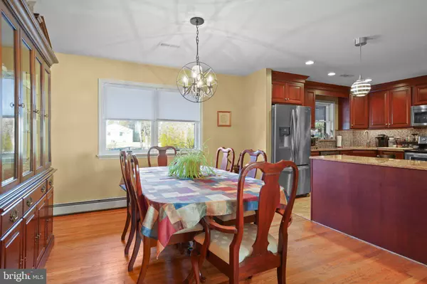 597 10TH AVE, Warminster, PA 18974