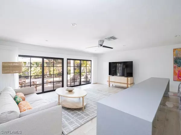 911 S Yachtsman DR, Sanibel, FL 33957