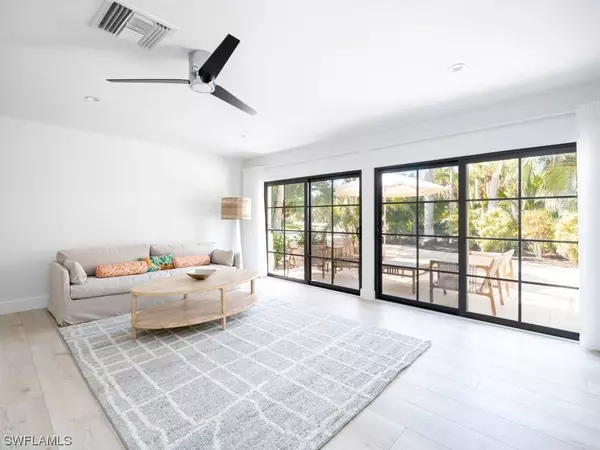 911 S Yachtsman DR, Sanibel, FL 33957