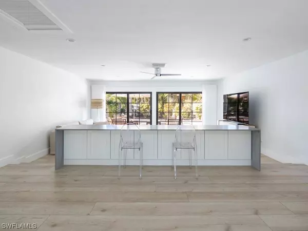 911 S Yachtsman DR, Sanibel, FL 33957