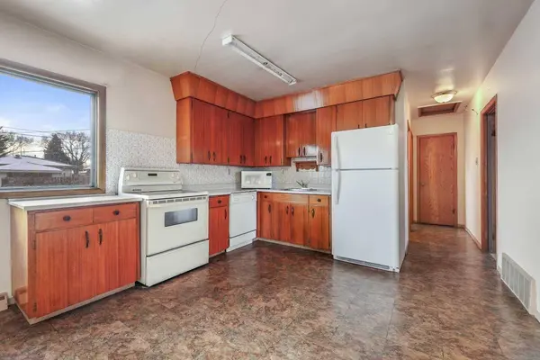 1940 Cottonwood CRES SE, Calgary, AB T2B 1P6