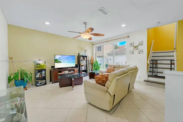 894 SW 179th Ave, Pembroke Pines, FL 33029