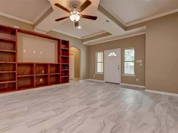 10534 Hollyglen DR, Houston, TX 77016