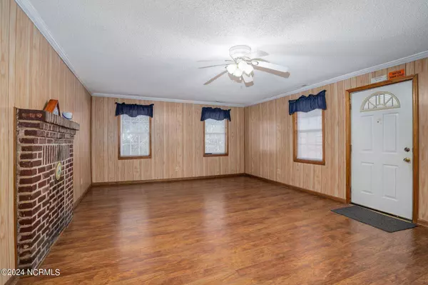 205 Dixon Street NW, Elm City, NC 27822