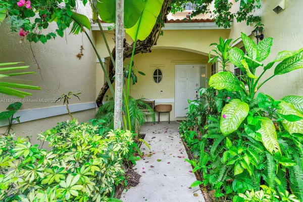 894 SW 179th Ave, Pembroke Pines, FL 33029