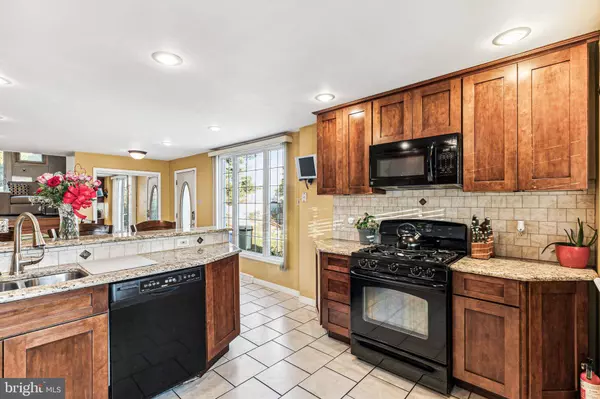 657 ARTWOOD DR, Philadelphia, PA 19115