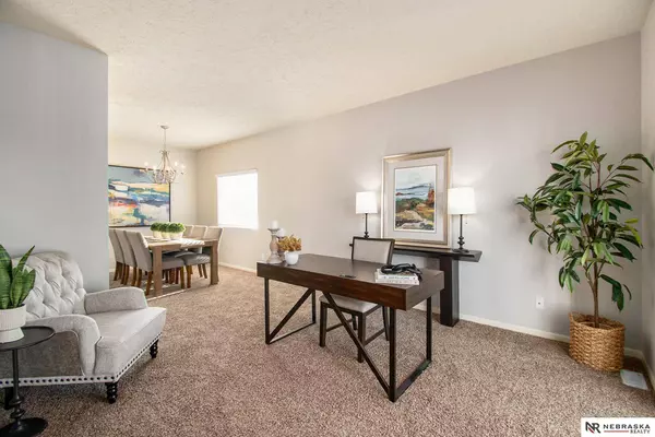 16313 Grand Avenue, Omaha, NE 68116