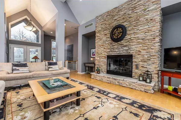 28 Harbor Drive, Galena, IL 61036