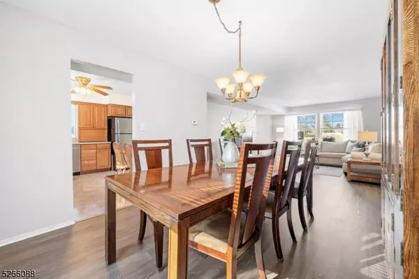 15 Pierson Dr, Hillsborough Twp., NJ 08844