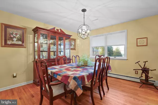 597 10TH AVE, Warminster, PA 18974