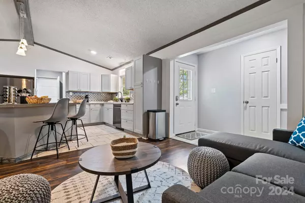 209 Scottlynn DR, Asheville, NC 28806