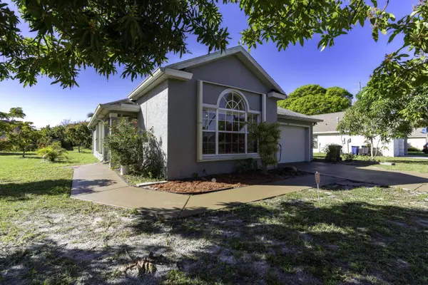 721 Roselyn AVE, Fort Pierce, FL 34982