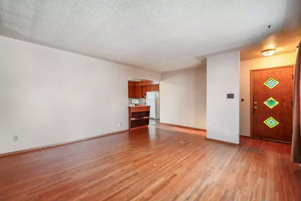 1940 Cottonwood CRES SE, Calgary, AB T2B 1P6